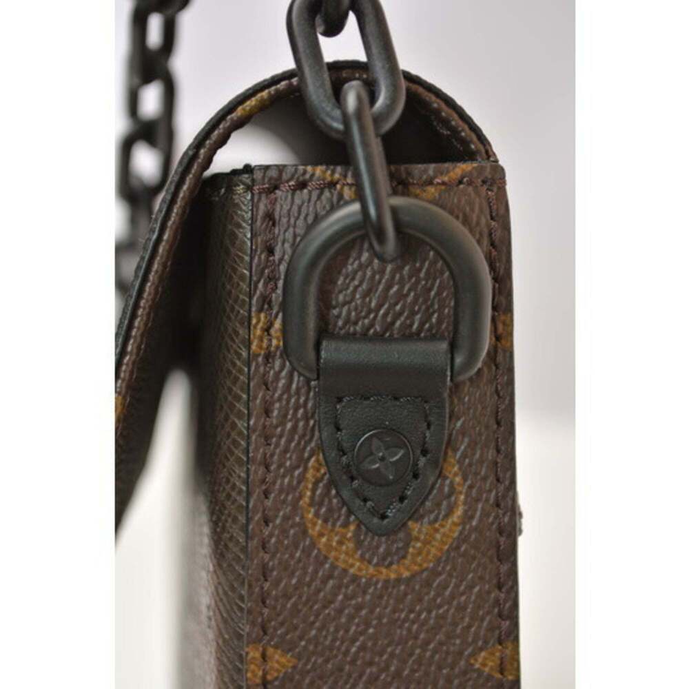 LOUIS VUITTON Brown Monogram Pochette Clutch Bag - Picture 12 of 12